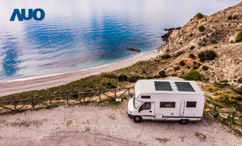 「可撓輕量化太陽光電板SunCurva」使用輕量特殊耐候型複合板取代傳統太陽能板的玻璃前板，不僅降低70%重量，每米平方僅3Kg；具有抗衝擊性能及通過電磁相容性測試，可應用於交通運輸工具，如露營車、遊艇等